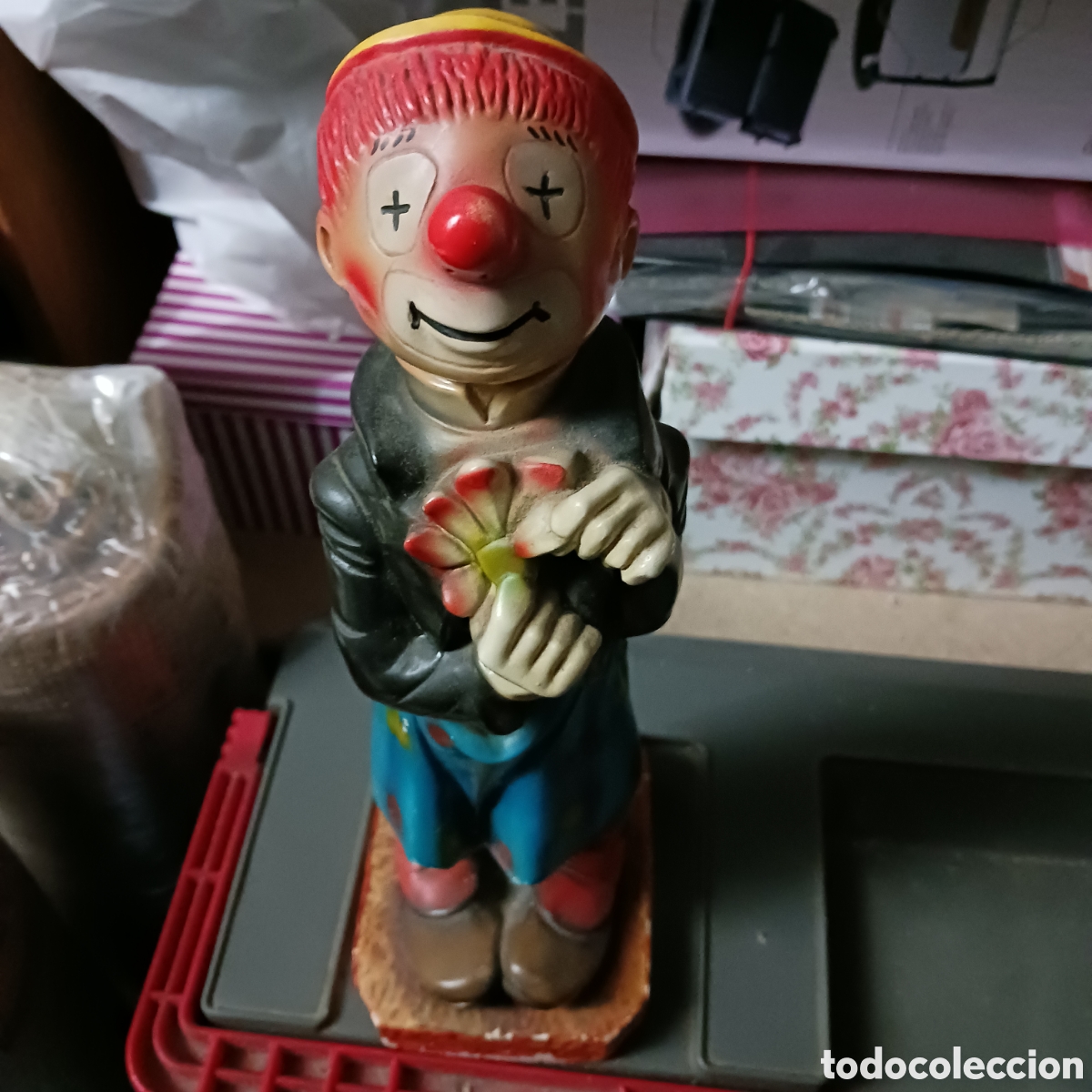 Vintage: Payaso de pie con flor