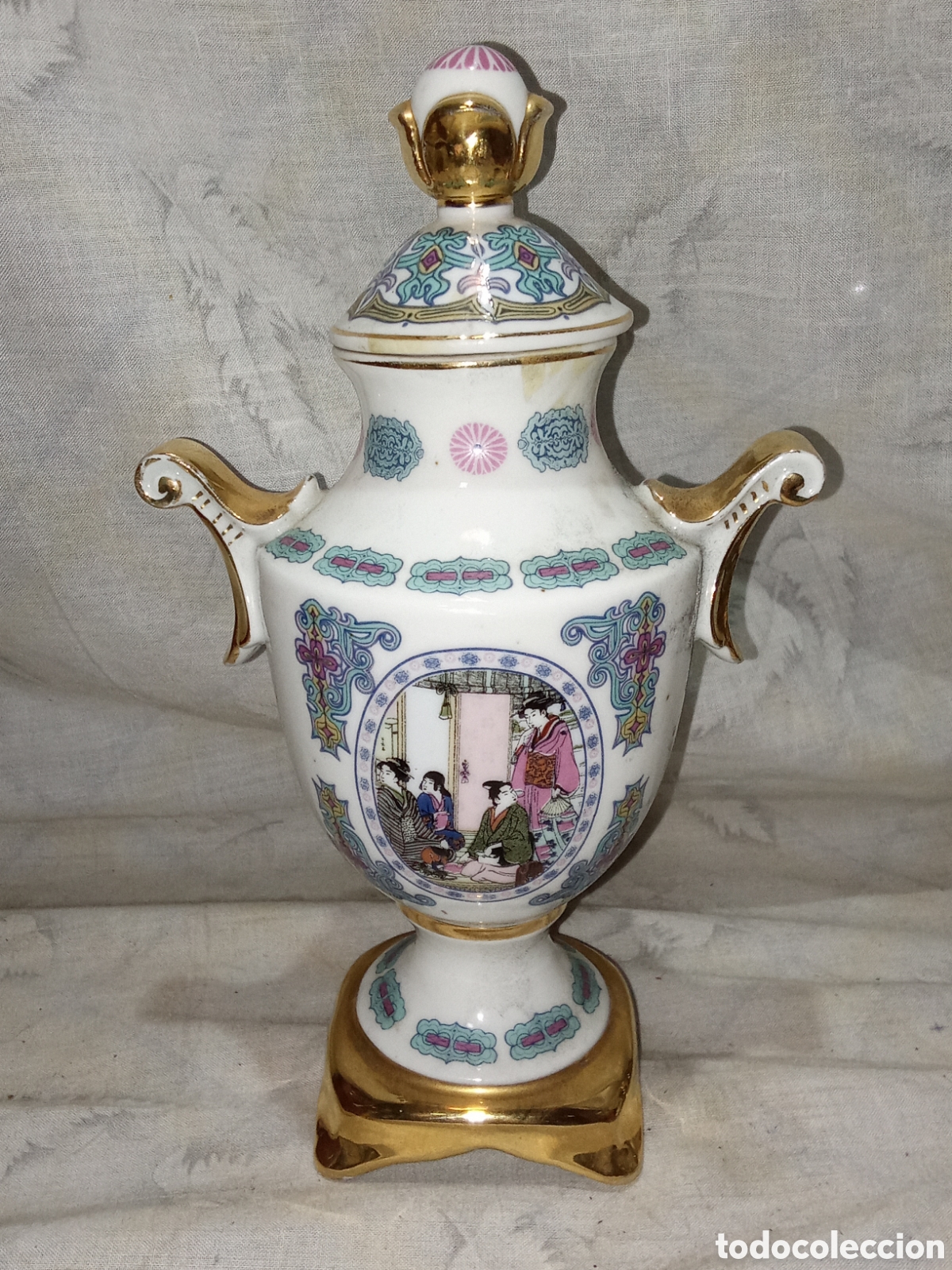 Vintage: JARR&Oacute;N JAPONES CON DETALLES EN ORO MARCA CORTTY