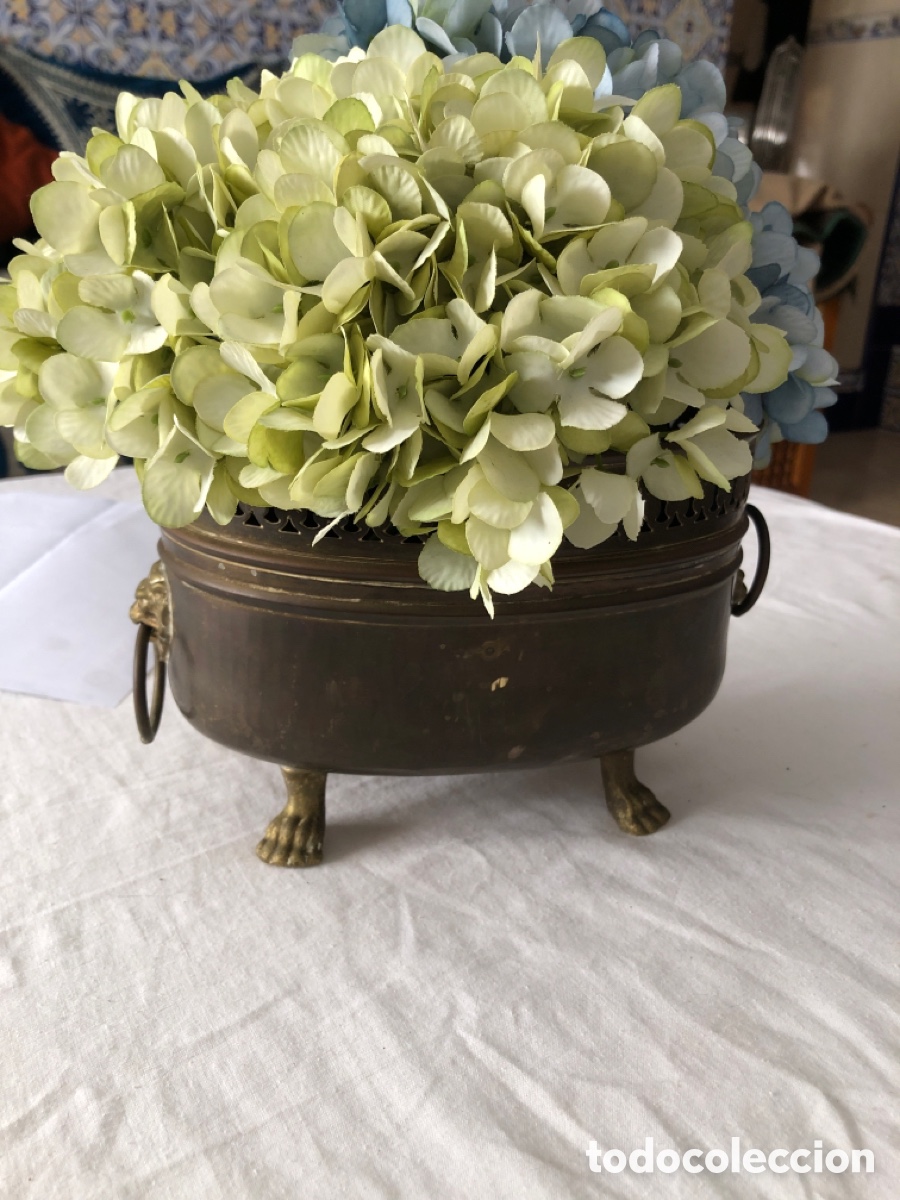 Vintage: Pieza decorativa de mesa vintage en lat&oacute;n.