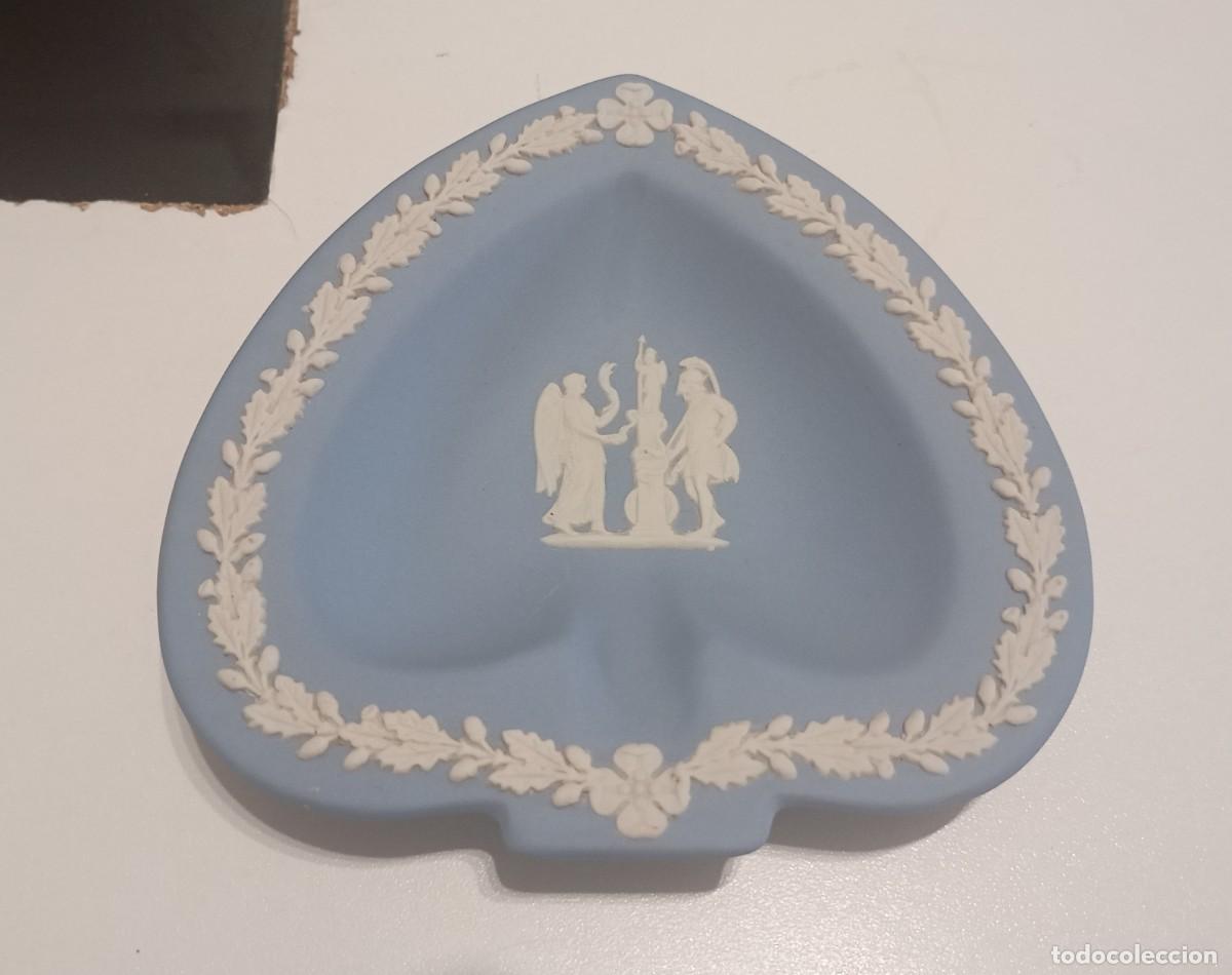Vintage: PRECIOSO PLATO CON FORMA DE CORAZ&Oacute;N DE CER&Aacute;MICA AZUL WEDGWOOD, JASPERWARE, VINTAGE DE LOS A&Ntilde;OS 70