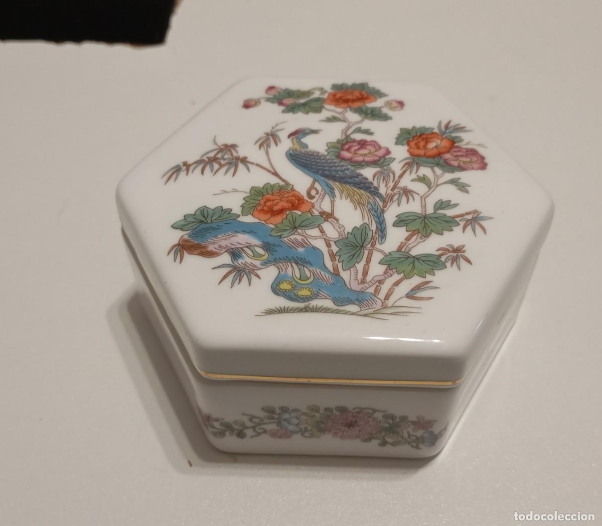 Vintage: BONITA CAJA DE BARATIJAS HEXAGONAL CON TAPA,DE PORCELANA FINA WEDGWOOD, VINTAGE DE LOS A&Ntilde;OS 80