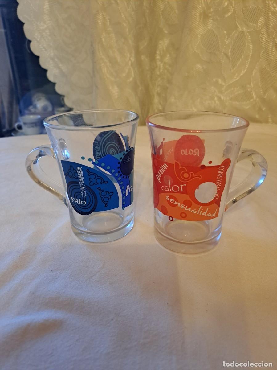 Vintage: Lote de 2 tazas de t&eacute; de cristal, rojo y azul con significado de cada color.