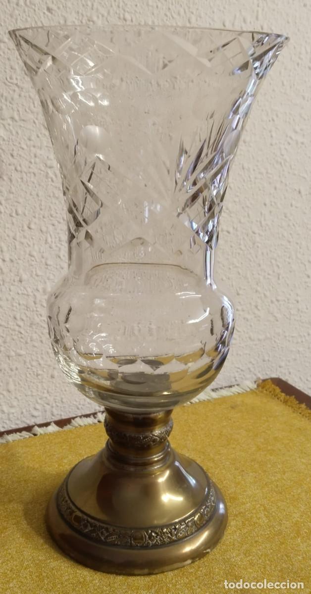 Vintage: Antiguo Jarr&oacute;n Huracanero / Tulipa de Cristal Tallado y Base de Bronce - Estilo Vintage.