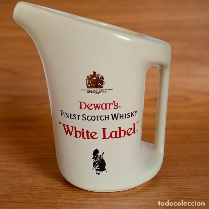 Vintage: Jarra de agua Dewar's White Label - Whisky Escoc&eacute;s - A&ntilde;os 60/70 - 17 cm