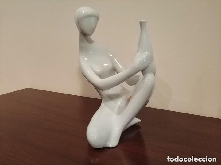 Vintage: Bonita figura de Porcelana Royal Dux Bohemia. Dise&ntilde;ada en 1962 por Jitka Forejtov&aacute;