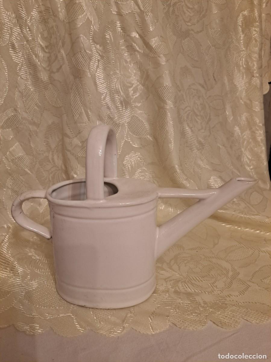 Vintage: Bonita regadera de porcelana, florero.