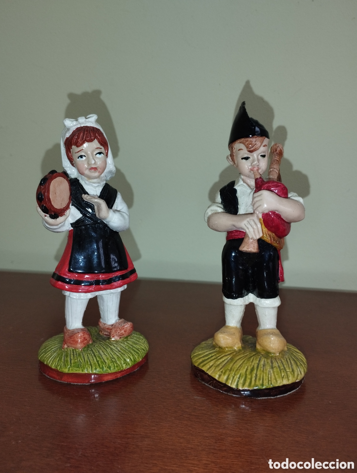 Vintage: Antiguas figuras de cer&aacute;mica pareja traje regional Asturias