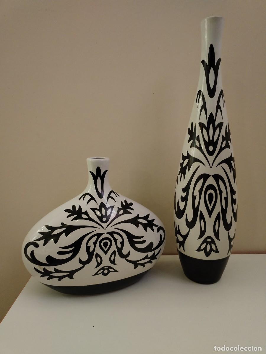 Vintage: Pareja de jarrones monocrom&aacute;ticos
