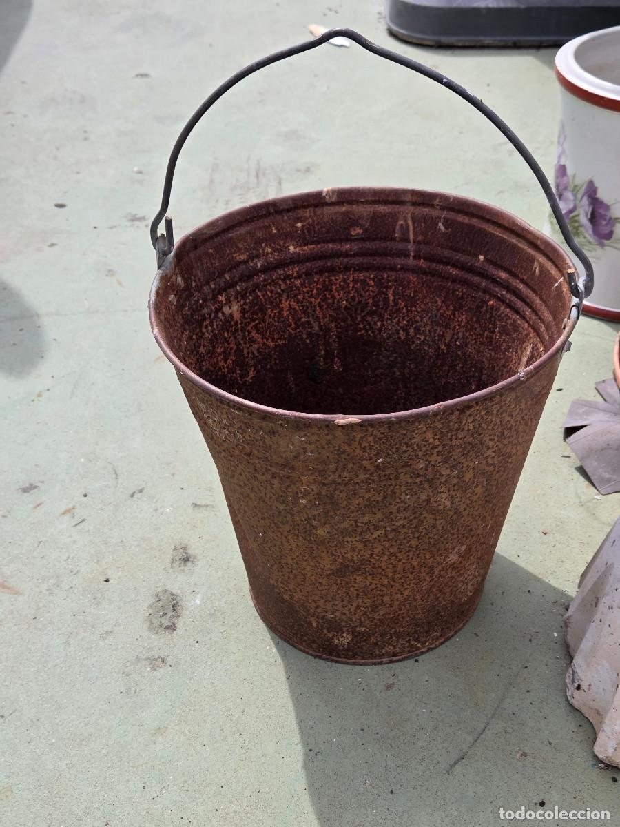 Vintage: cubo de laton de pozo antiguo