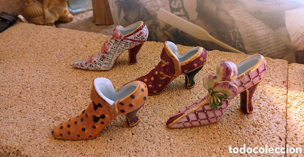 Vintage: COLECCI&Oacute;N DE 4 ZAPATOS DE PORCELANA EN MINIATURA
