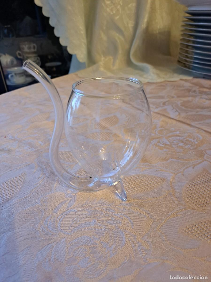 Vintage: Copa de vino diablo rojo con sorbedor. Cristal fino