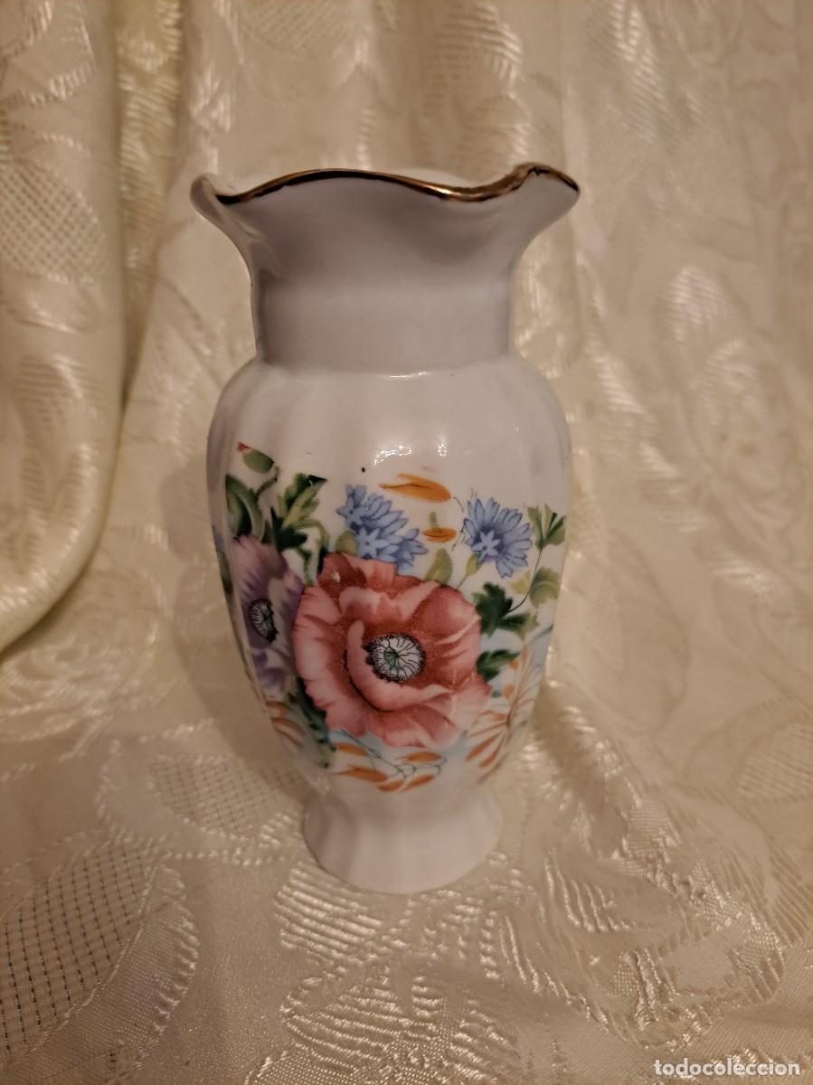 Vintage: Precioso jarr&oacute;n de porcelana decorado con hermosas flores,