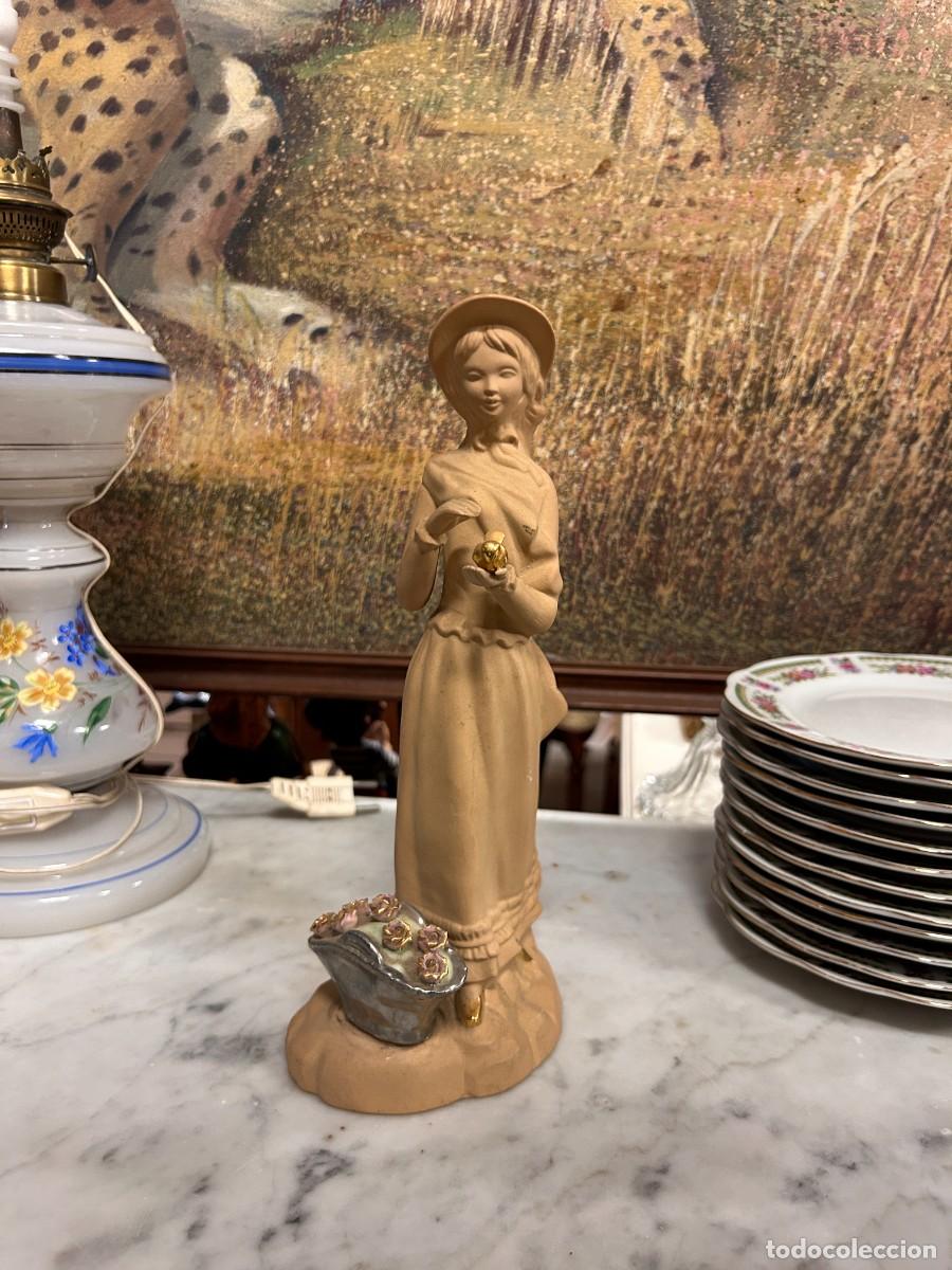 Vintage: Figura Joven con p&aacute;jaro
