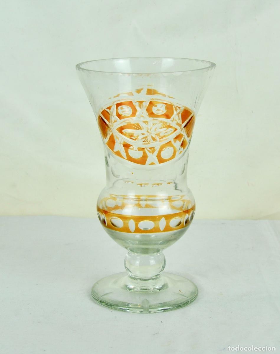 Vintage: Jarr&oacute;n cristal tallado y zonas pintadas en marr&oacute;n