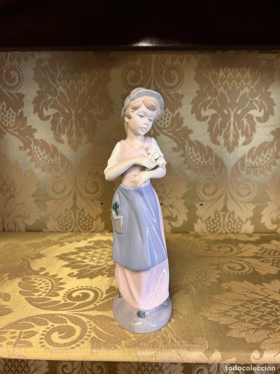 Vintage: Figura Joven con Flores Nadal