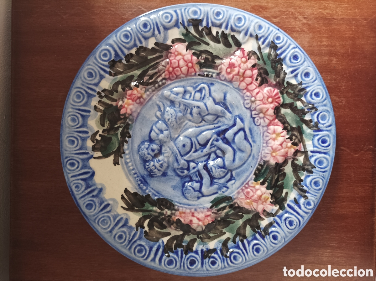 Vintage: Plato Decorativo de Cer&aacute;mica en Relieve - Escena Cl&aacute;sica Querubines (26 cm)