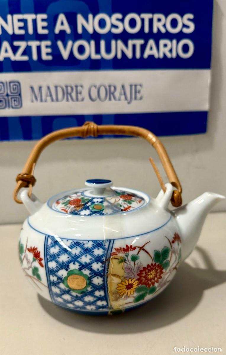 Vintage: Tetera de porcelana japonesa vintage con valor decorativo y funcional.