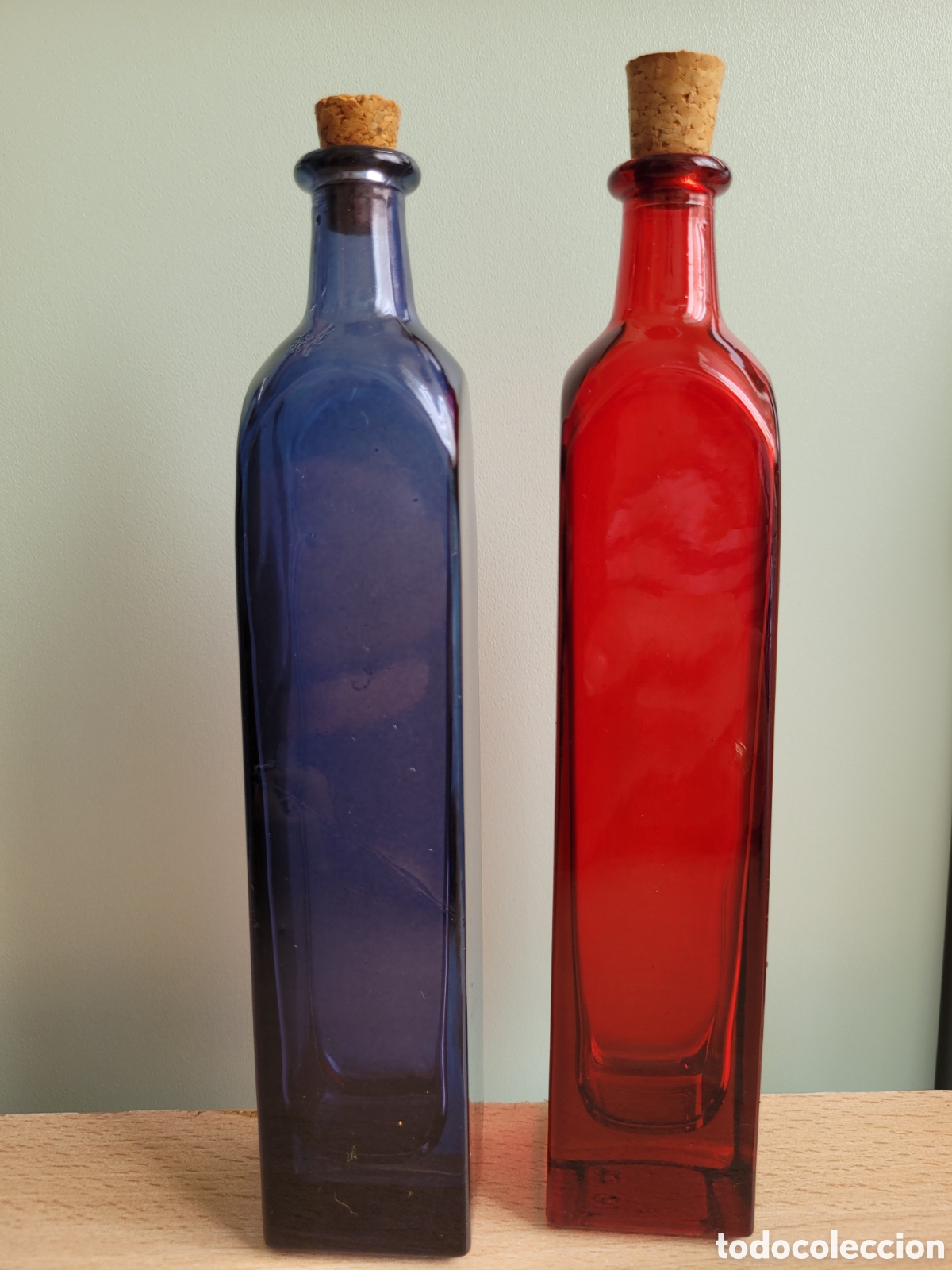 Vintage: BOTELLAS DE CRISTAL-VIDRIO, DE COLORES (2)