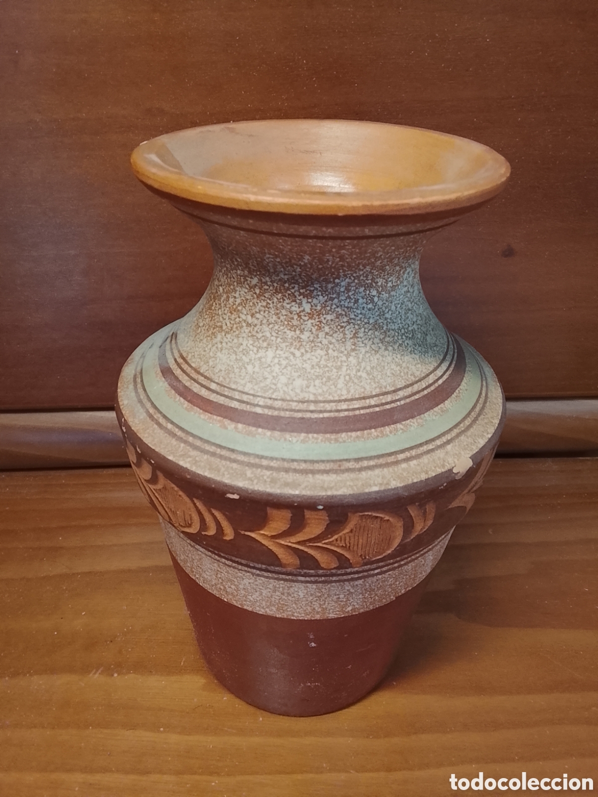 Vintage: Jarr&oacute;n de cer&aacute;mica con bandas decorativas