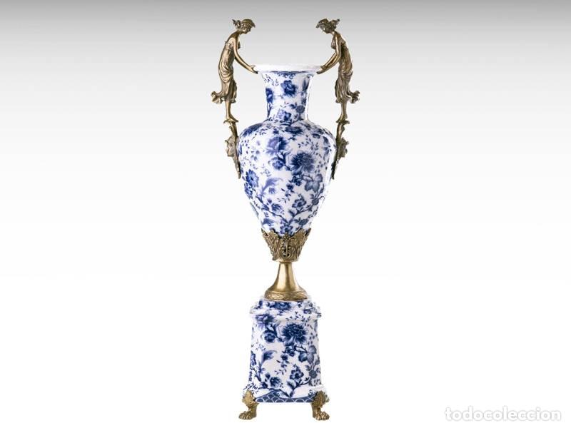 Vintage: Jarr&oacute;n de porcelana y bronce con ninfas (1440)