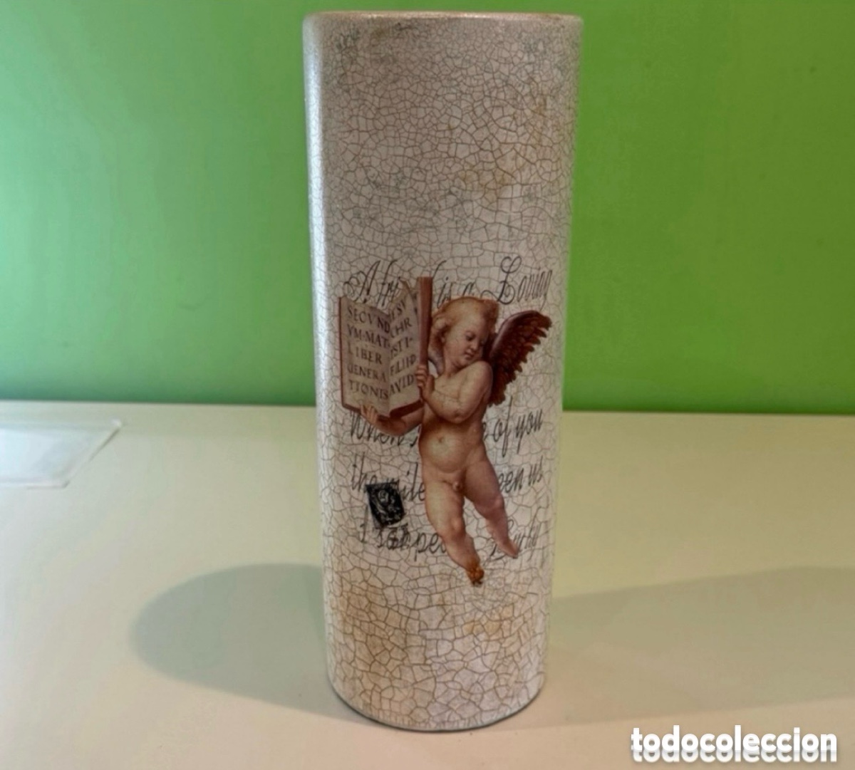 Vintage: Precioso jarr&oacute;n de porcelana decorativo con una ilustraci&oacute;n de un querubin.