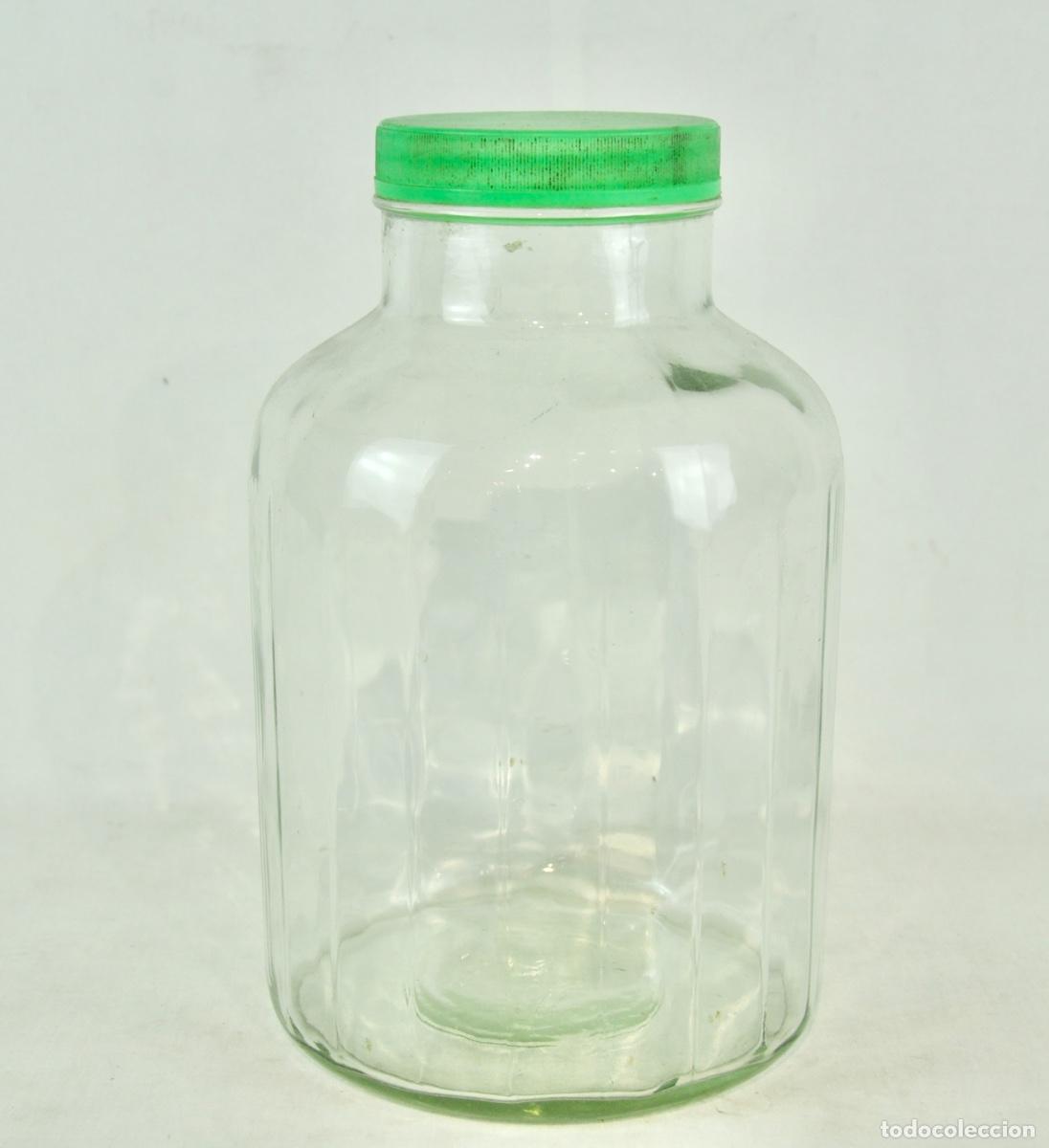 Vintage: Bote redondeado de cristal tapa verde
