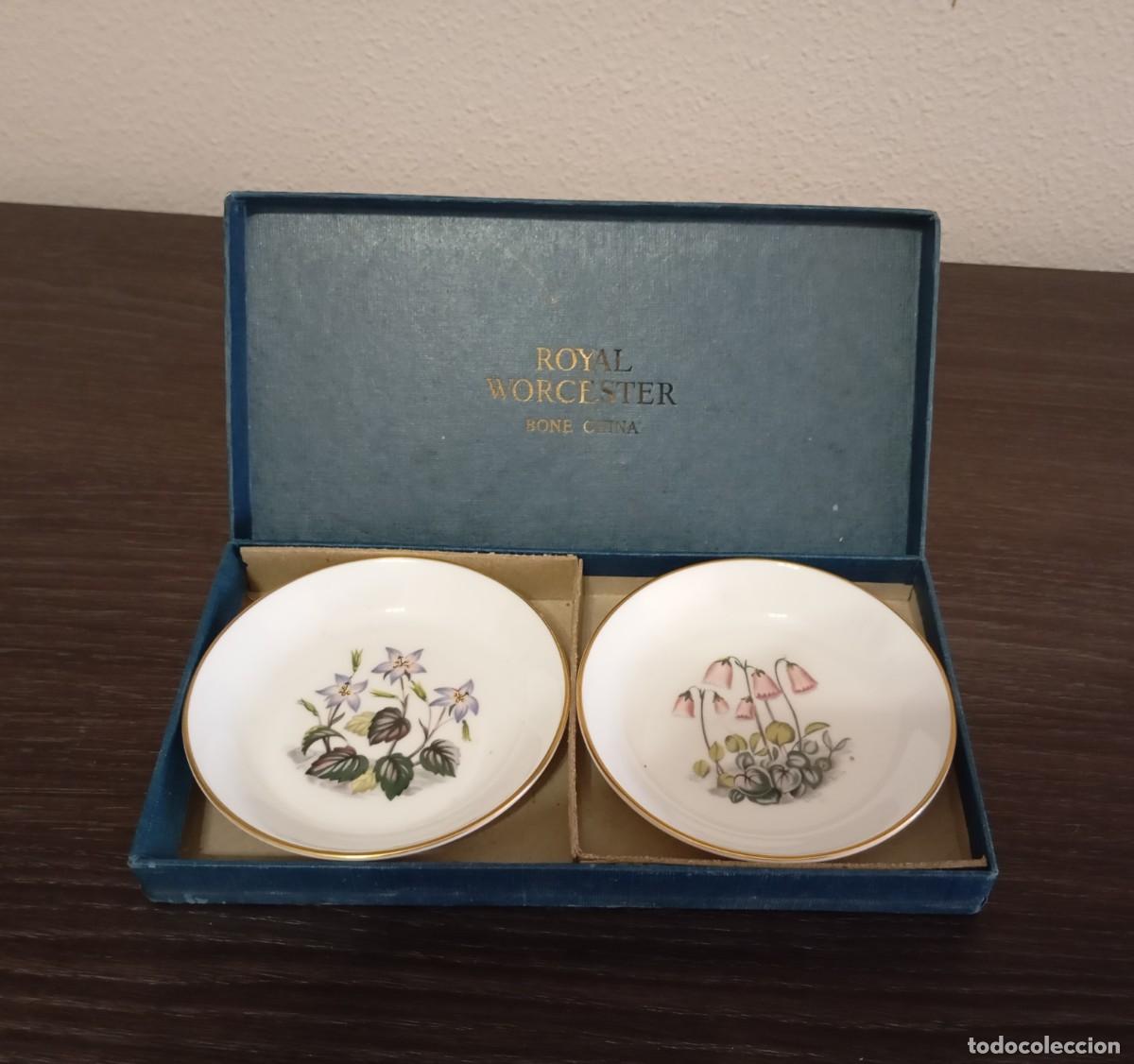 Vintage: HERMOSO JUEGO DE 2 PLATILLOS DE PORCELANA FINA ROYAL WORCESTER PATR&Oacute;N FINE BONE CHINA FLOWERS