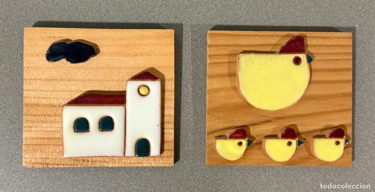 Vintage: DOS PEQUE&Ntilde;OS CUADROS INFANTILES CERAMICA ESMALTADA SOBRE MADERA - IGLESIA Y GALLINA CON POLLITOS