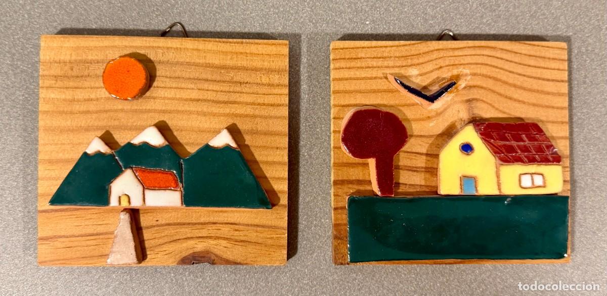 Vintage: DOS PEQUE&Ntilde;OS CUADROS INFANTILES CERAMICA ESMALTADA SOBRE MADERA - CASA CON ARBOL Y MONTA&Ntilde;AS