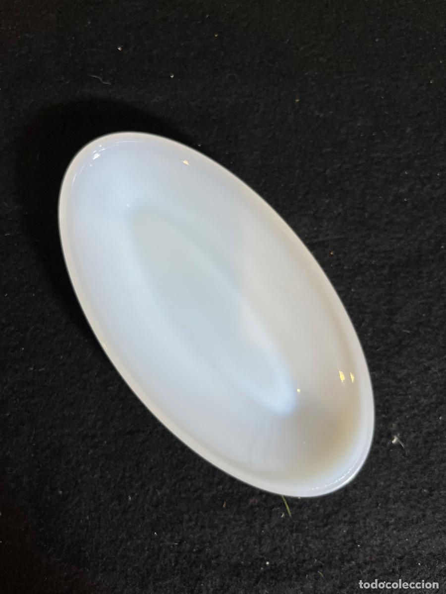 Vintage: Bandejita Arcopal blanca opal vintage para aceitunas frutos secos aperitivos menaje franc&eacute;s retro