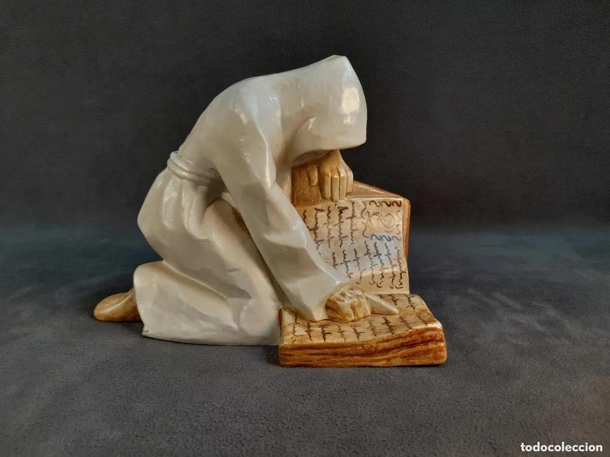 Vintage: FIGURA DE MONJE COPISTA EN CER&Aacute;MICA ESMALTADA, MANUFACTURA NALDA. SIGLO XX