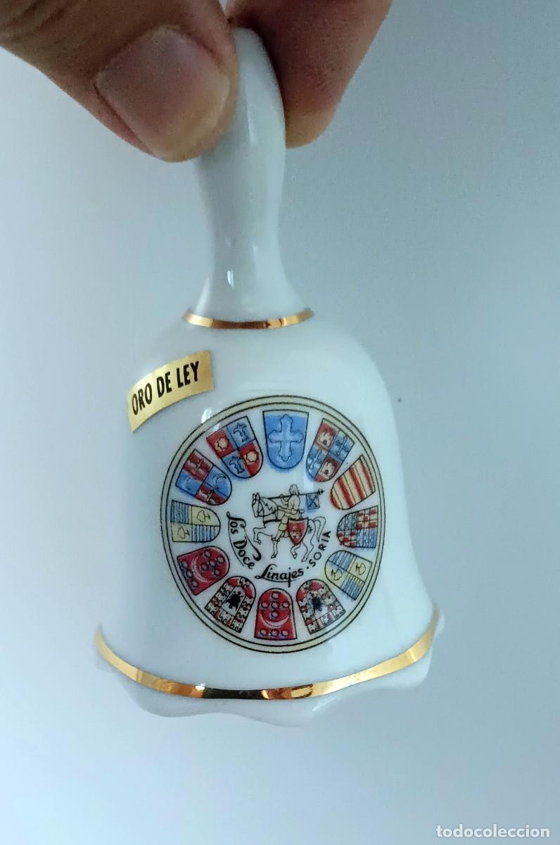 Vintage: Campana ceramica o porcelana, artesania Casven, los 12 linajes Soria, ba&ntilde;o oro