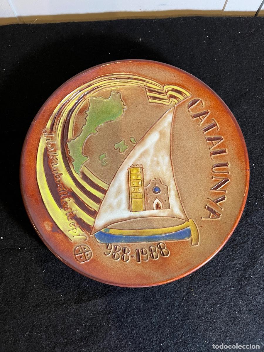 Vintage: Plato cer&aacute;mica Mil&middot;lenari Catalunya 988 1988 relieve artesanal catal&aacute;n Costa Brava