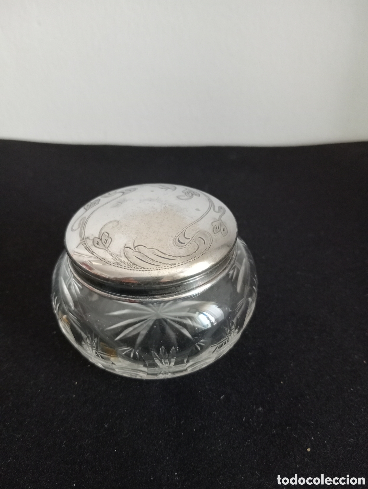 Vintage: Tarro antiguo de tocador cristal tallado