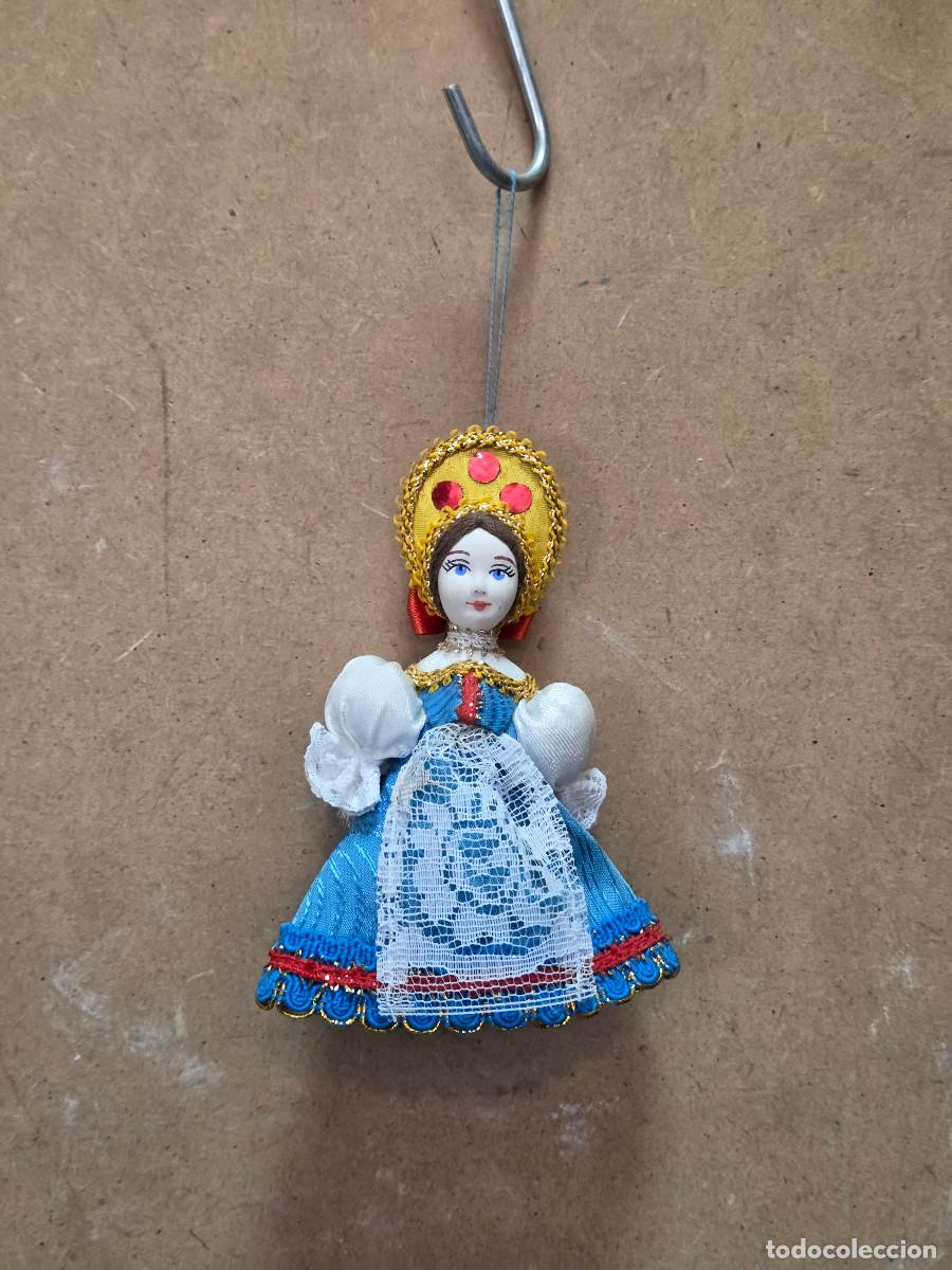 Vintage: figura rusa de madera y acrilico
