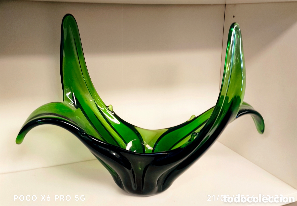Vintage: Elegante centro de mesa de cristal, con un dise&ntilde;o inspirado en los a&ntilde;os 70. - Pieza de arte en vidr