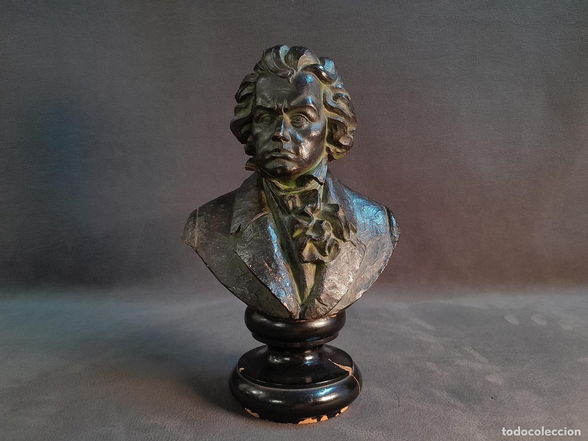 Vintage: MEDIO BUSTO EXENTO DE LUDWIG VAN BEETHOVEN.EN CER&Aacute;MICA.FIRMADO P. PRAT. MEDIADOS DEL SIGLO XX.