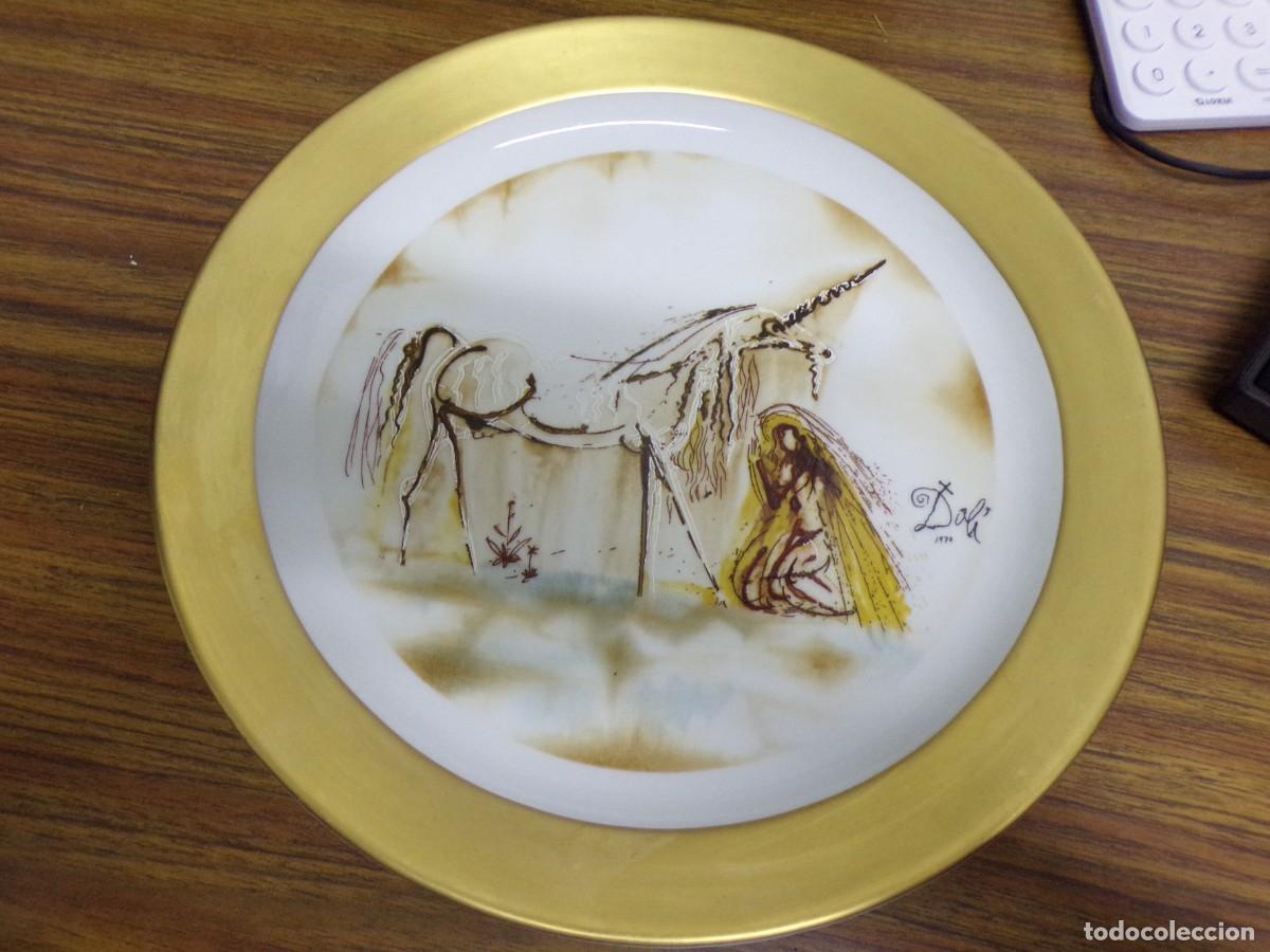 Vintage: ESTAMOS LIQUIDANDO. plato porcelana de salvador dali. caballos dalinianos. a&ntilde;o 1970. 28 cm diametro
