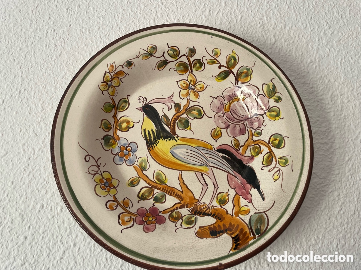 Vintage: Pareja platos cer&aacute;mica artesanal espa&ntilde;ola pintados a mano p&aacute;jaro y flores, 29,5 cm, s. XX