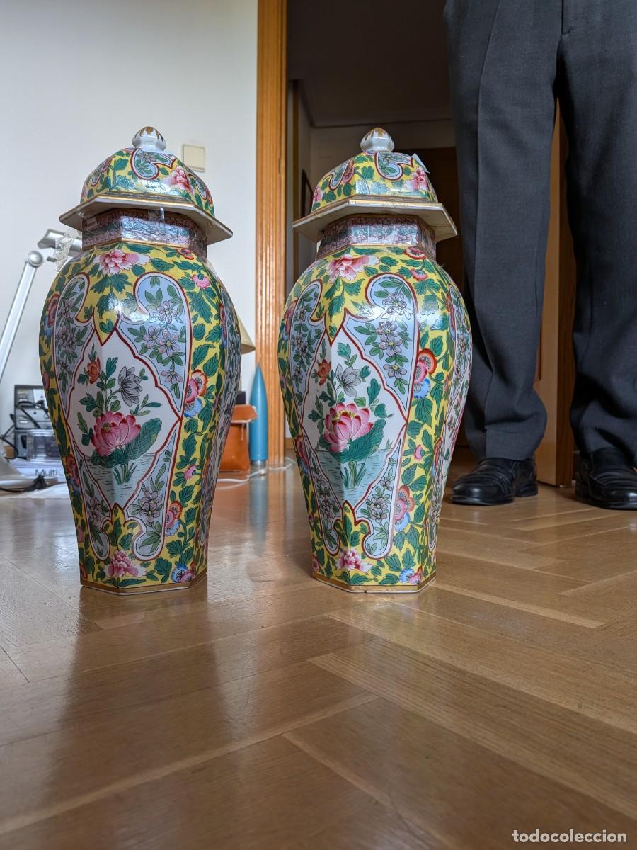 Vintage: Pareja de jarrones de Porcelana China