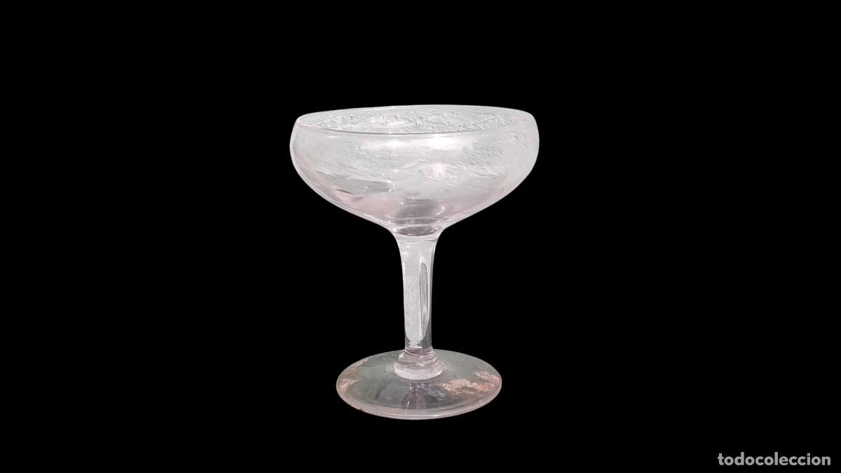 Vintage: Copa de Cristal con Grabado de Hojas en Vidrio