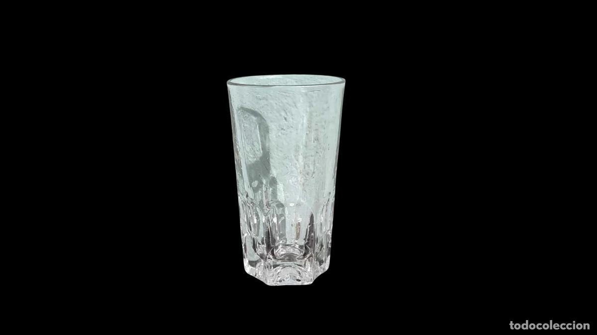 Vintage: Vaso vintage a&ntilde;os 60-80 vidrio prensado catal&aacute;n. Fondo estrella 6 puntas. N&ordm; 17. Whisky / ginebra