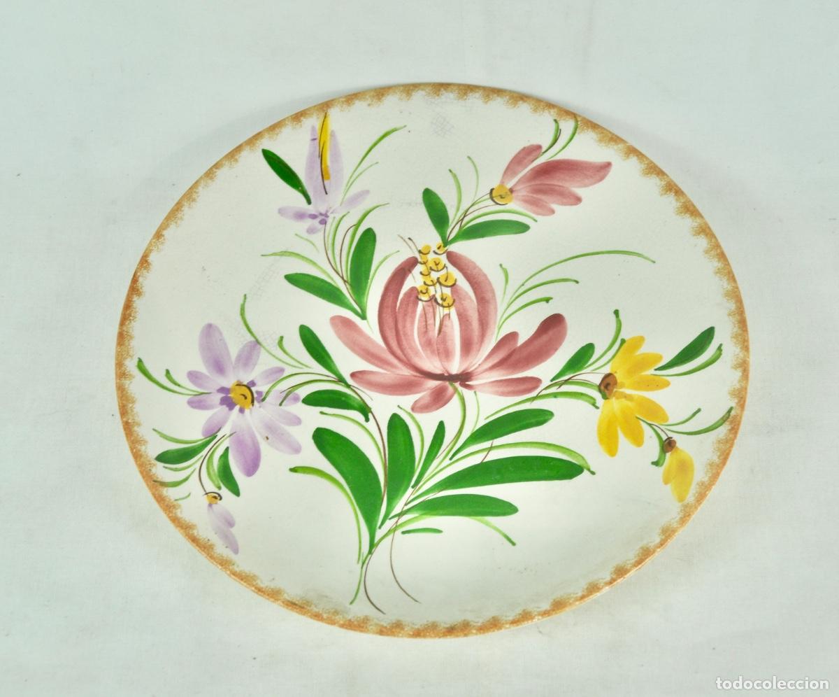Vintage: Plato de cer&aacute;mica con motivos florales