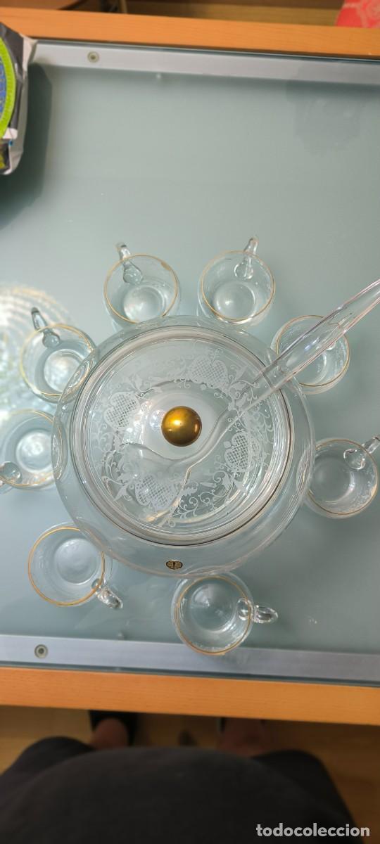 Vintage: Antigua ponchera de cristal tallado con juego de tazas y cuchar&oacute;n. Vintage a&ntilde;os 60. Decoraci&oacute;n dora