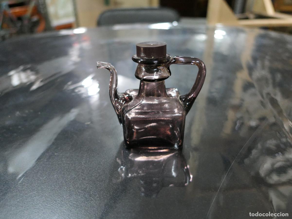 Vintage: Antigua jarrita de cristal morado