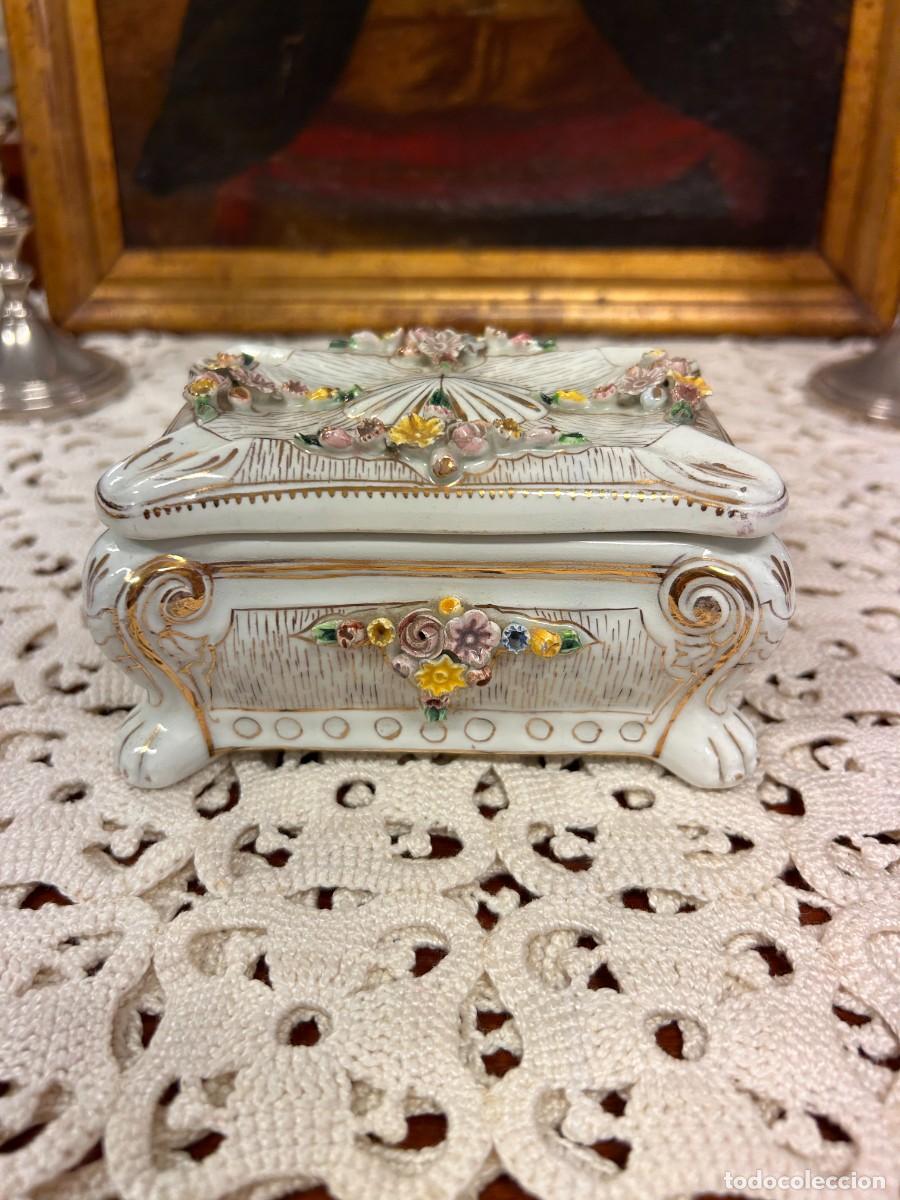 Vintage: Joyero / Cofre de porcelana Flores