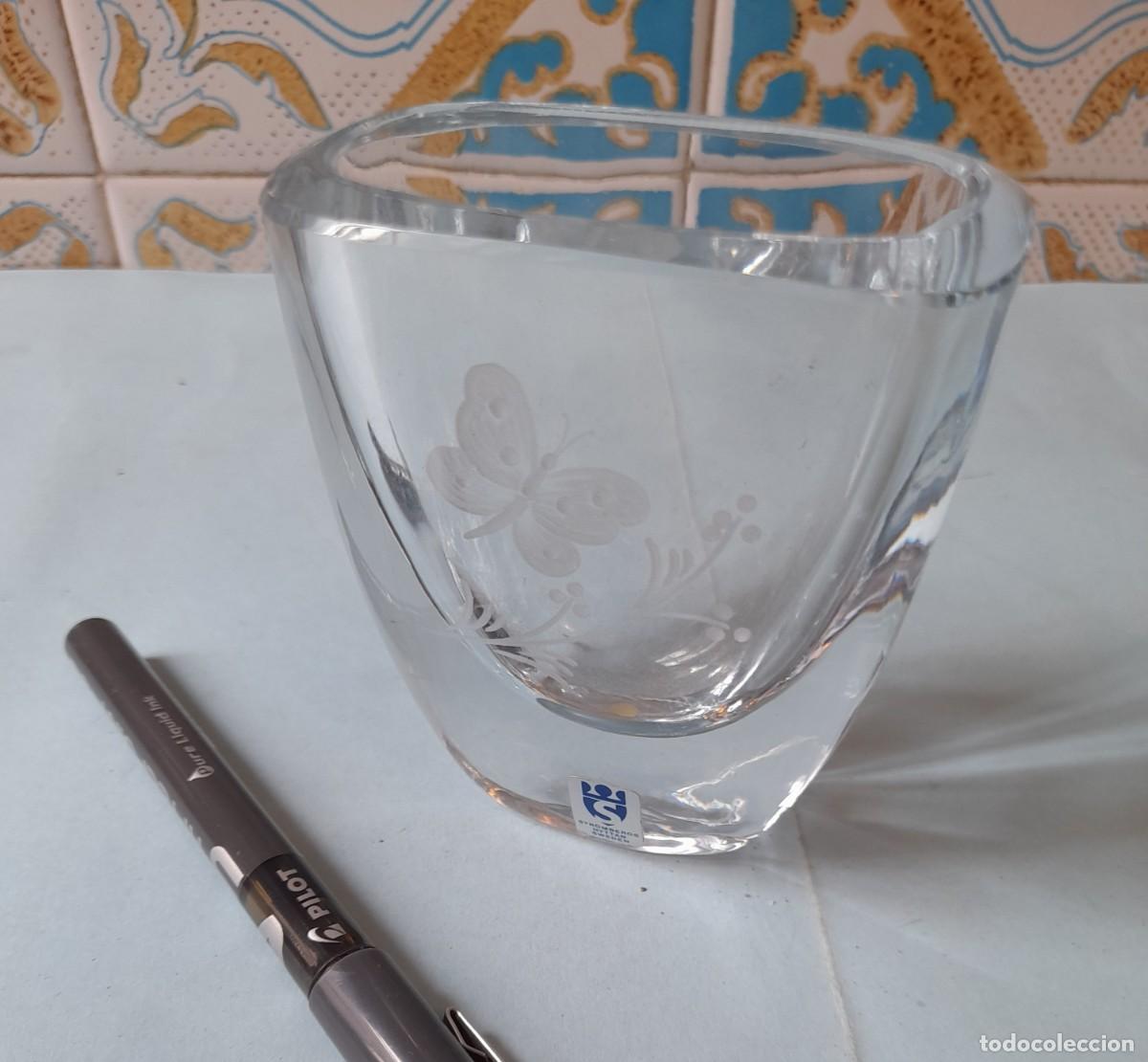 Vintage: Vaso de cristal sueco con una mariposa grabada y sello STROMBERGS HYTTAN SWEDEN