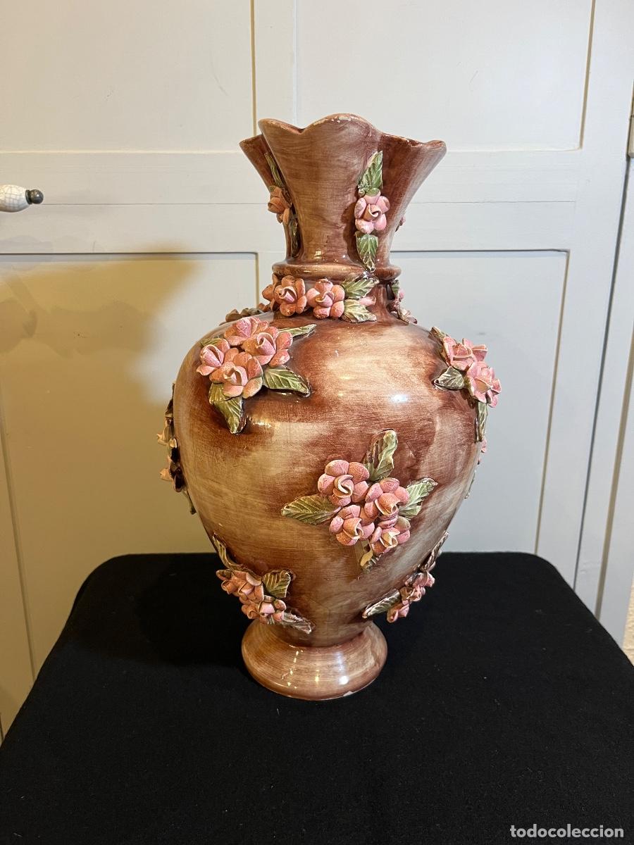 Vintage: Gran jarr&oacute;n cer&aacute;mica vintage flores relieve Capodimonte Manises 42 cm a&ntilde;os 60 70 retro
