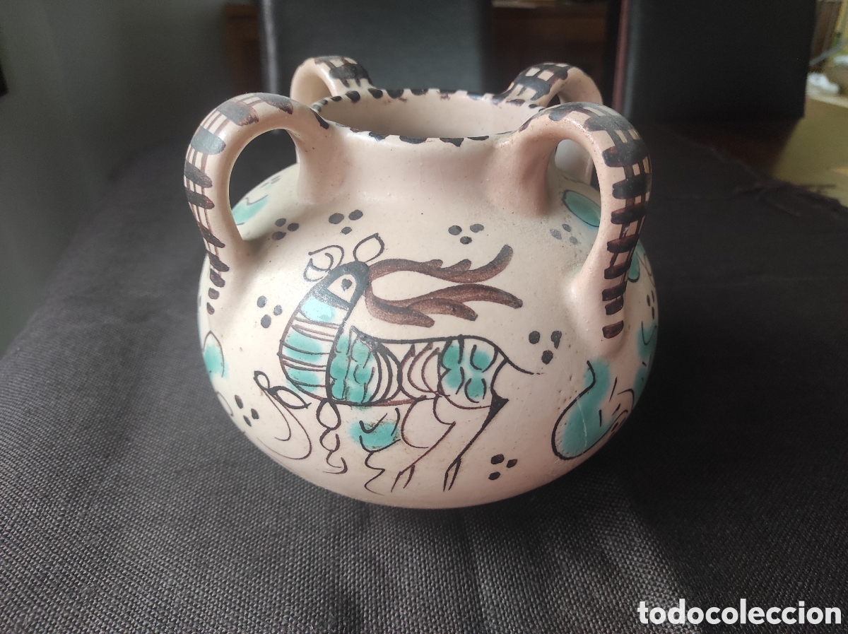 Vintage: CER&Aacute;MICA ARTESA. VASO DE CUATRO ASAS CON DECORACI&Oacute;N DE CIERVO