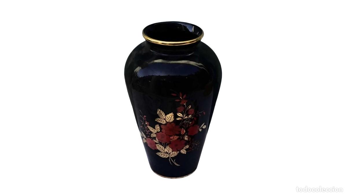 Vintage: JARRON DE PORCELANA NEGRO AZUL COBALTO CON DECORACION FLORAL DORADA Y ROJA, A&Ntilde;OS 60/70, MUY RARO